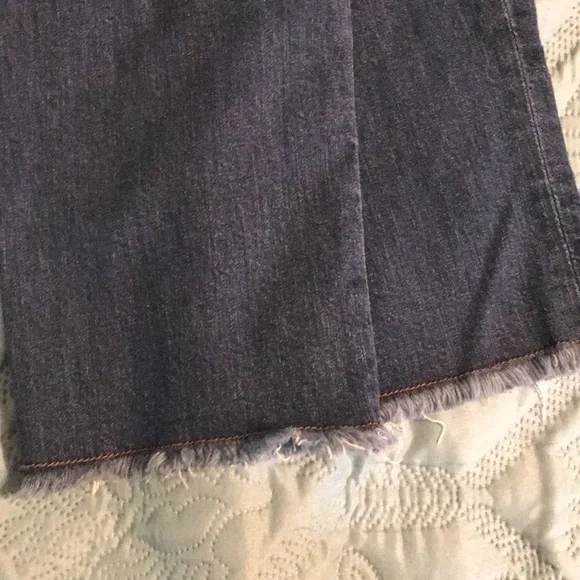 ❤️ (20)ladies size 28 waist embellished crop jeans by Kate spade. Like new - Picture 10 of 16